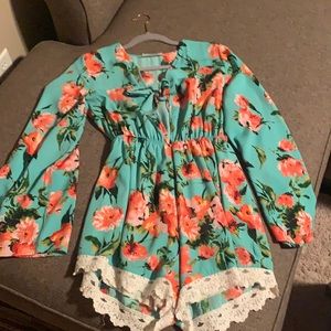 Amazing floral romper no flaws